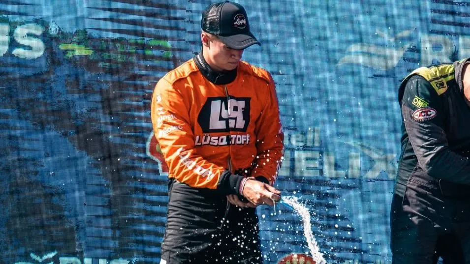 El azuleño Simón Volpi festeja su primer podio en una categoría nacional. FOTO INSTAGRAM SIMÓN VOLPI