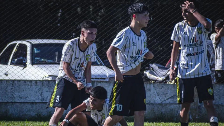 En Fútbol Femenino ganaron por 2 a 1 y en Reserva, por 3 a 1. FOTOS: NICOLÁS MURCIA