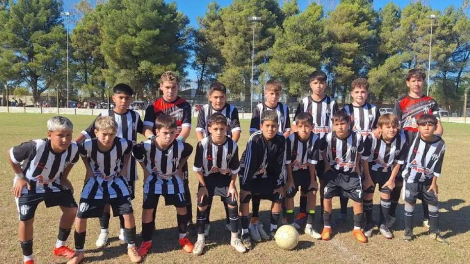  Alumni Azuleño (Novena División). FOTOS NICOLÁS MURCIA