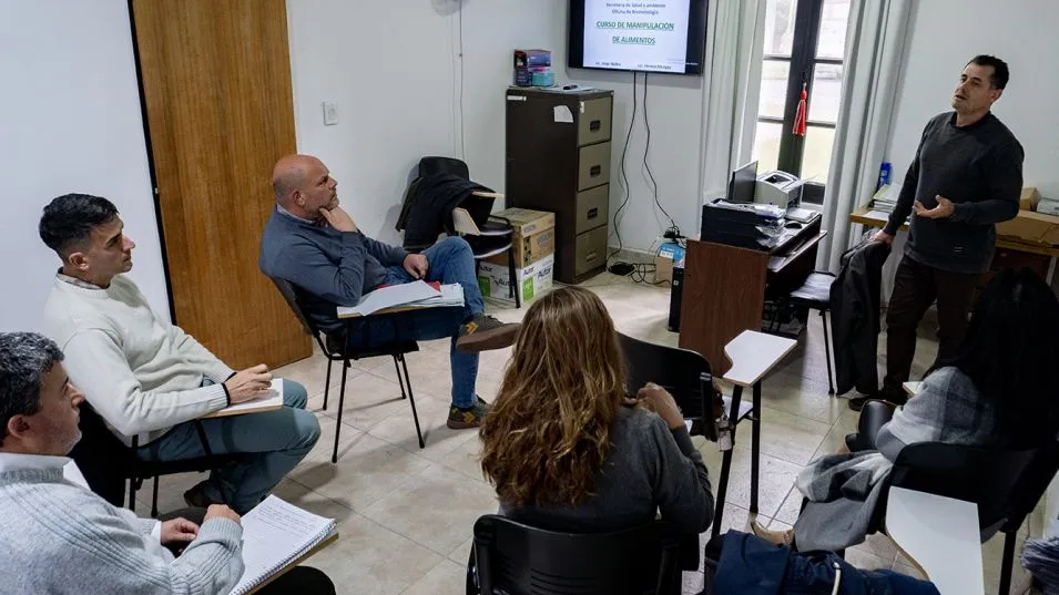 Capacitación en manipulación de alimentos   para personal de la OMIC y Juzgados de Faltas