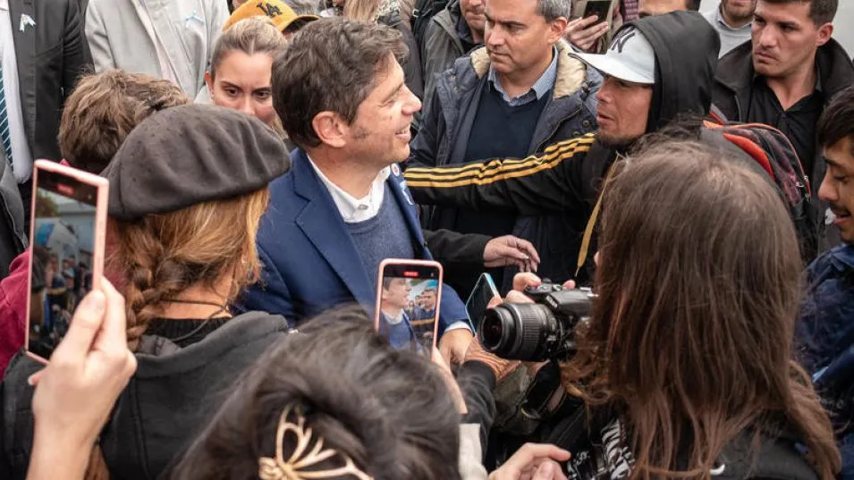 El gobernador Axel Kicillof estuvo ayer en Azul. FOTOS NICOLÁS MURCIA 