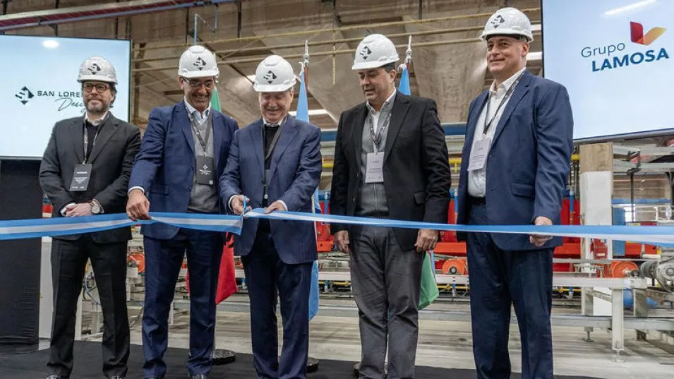 Con una inversión de 50 millones de dólares, la  Cerámica San Lorenzo inauguró una nueva planta 