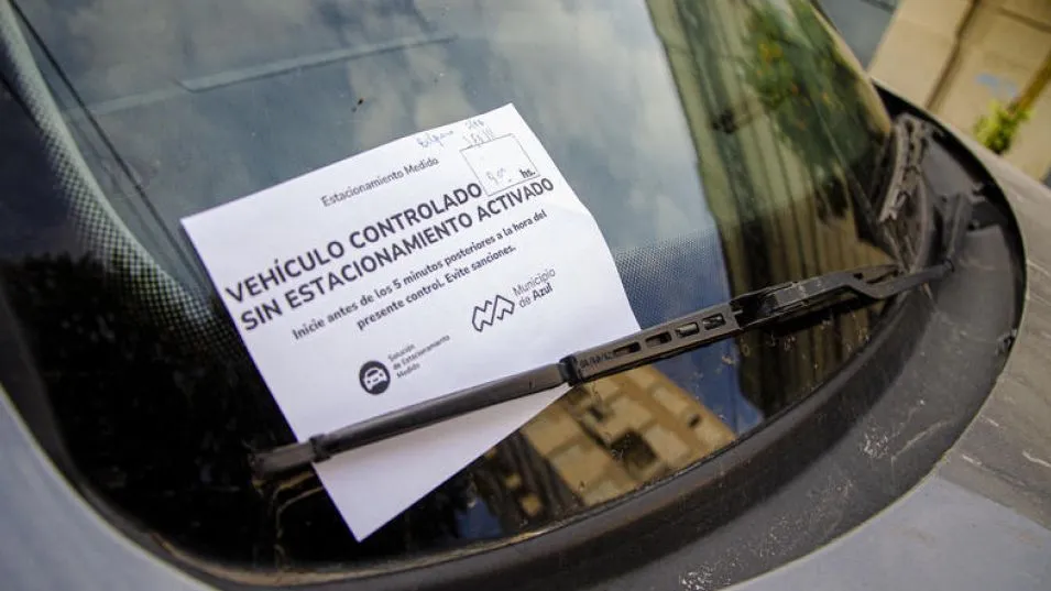 El sistema de estacionamiento medido es el foco de un reclamo de los comerciantes del radio céntrico.    NACHO CORREA