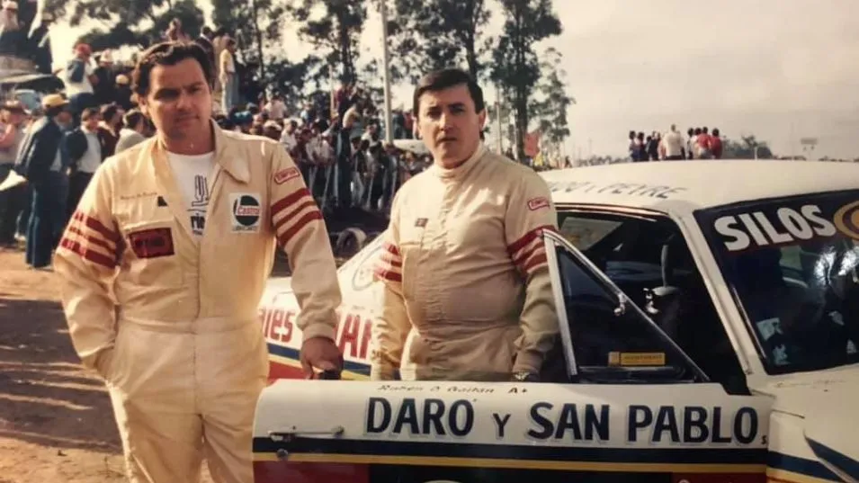 Arrancó en la Promocional hasta lograr su objetivo: correr en el TC. En la imagen aparece a la izquierda junto a su acompañante Rubén Gaitán cuando corría con la Dodge. 
