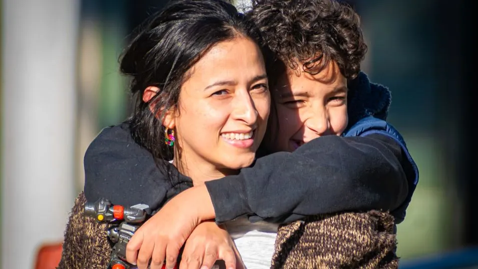 Desde Venezuela a Azul: el viaje de   una madre que lucha por su hijo 
