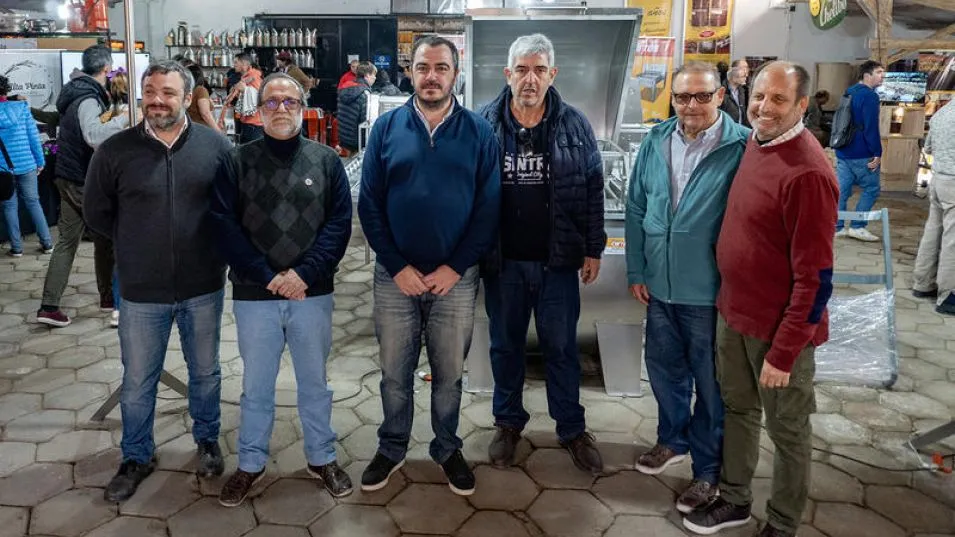 Desde la Comuna se felicitó al Centro de Apicultores de Azul por organizar de forma exitosa esta nueva edición de la ronda nacional más grande de negocios vinculados a la miel.  PRENSA MUNICIPAL