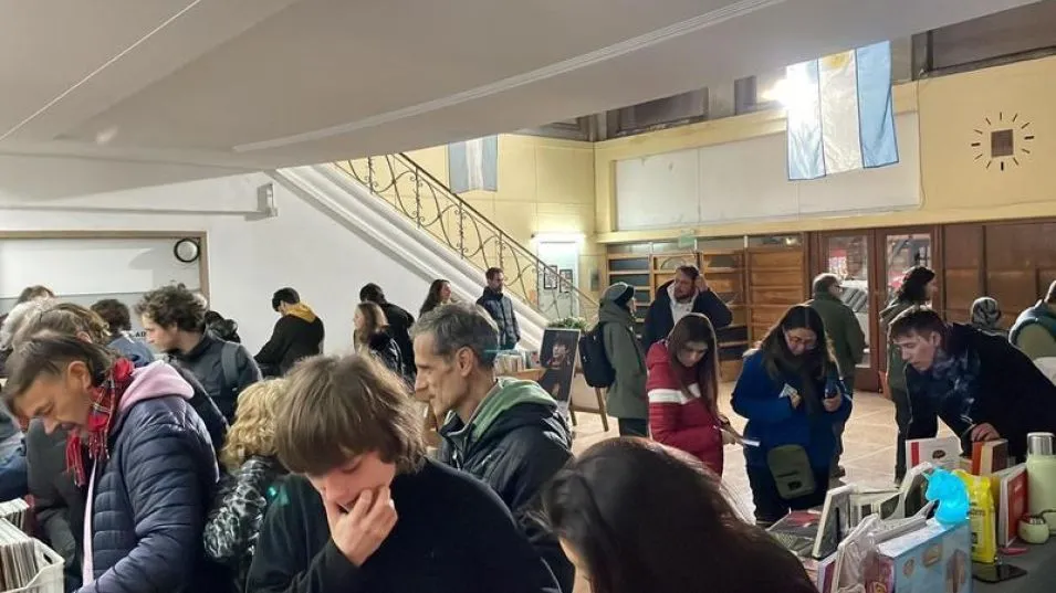 Tesoros del pasado y rock en   vivo: así fue la feria del usado 