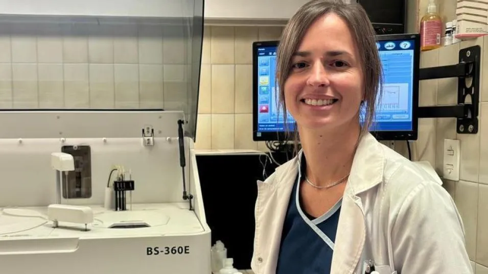 En el contexto del Día del Bioquímico entrevistamos a María Soledad Álvarez, quien es bioquímica desde 2005, año que egresó d la Universidad Nacional del Sur, en Bahía Blanca. 