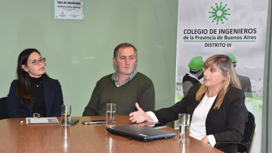 Ingeniera Nancy Fernández (tesorera Distrito III), Ingeniero Hernán Alonso (presidente Distrito III), Ingeniera María Peralta (secretaria Distrito III