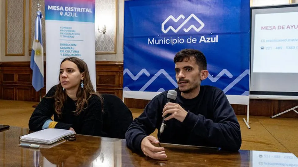 Ailén Caneda y Juan Cruz López, referentes regionales del COPRET, encabezaron la capacitación realizada en Azul.