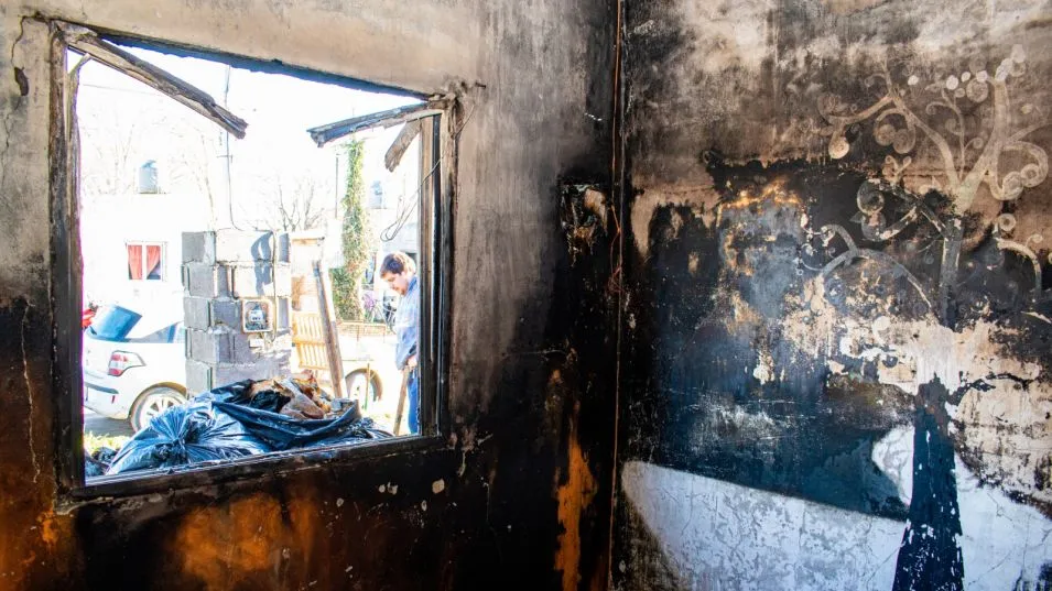 Los daños en la casa, ubicada sobre la calle Falucho del Barrio San Francisco de Asís, fueron totales. FOTO: NACHO CORREA