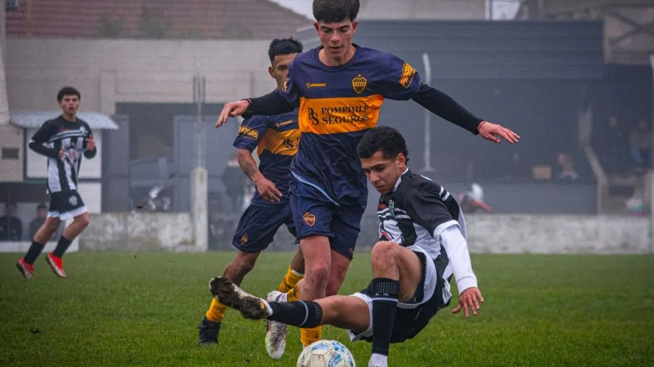 Boca le ganó a Alumni Azuleño por 2 a 1 y eso le permitió terminar en el cuarto lugar de la fase regular del Apertura de Reserva. NICOLÁS MURCIA