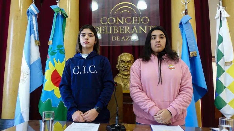 Las autoridades electas ayer en la Sesión de los Estudiantes: Isabel López, del Colegio Inmaculada Concepción, asumió como Presidente; y como Sria. Iara Goñi, de la Escuela N° 12. 