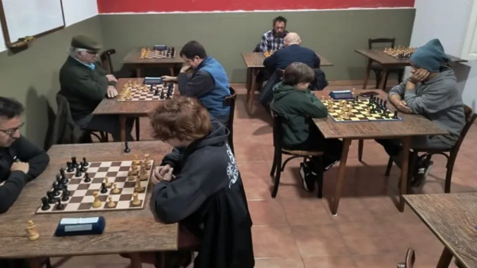 Jorge Baldini y Luciano Laborde lideran el torneo "80° Aniversario del Círculo de Ajedrez de Azul" 