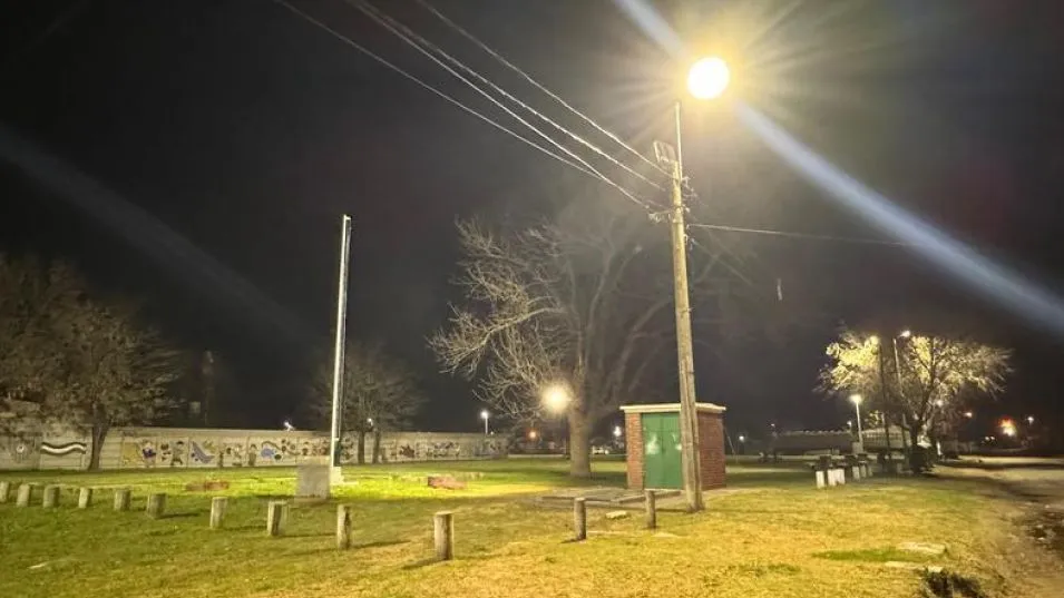 Avanza la iluminación en   barrios y espacios públicos