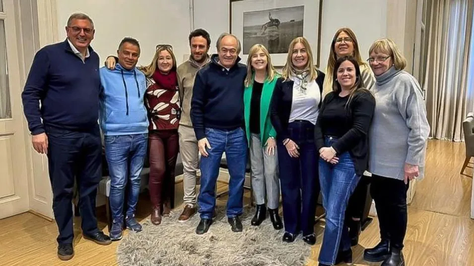 La diputada Laura Aloisi y demás referentes del MDF se reunieron con los ministros Bianco y Rodríguez, integrantes del Ejecutivo del gobernador Kicillof.  PRENSA DIPUTADA ALOISI