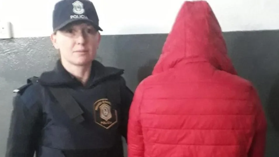 Una imagen de octubre de 2019, cuando Johanna Belén Ocanto fue detenida por el intento de homicidio de una joven.  EPDS AZUL/PBA/ARCHIVO