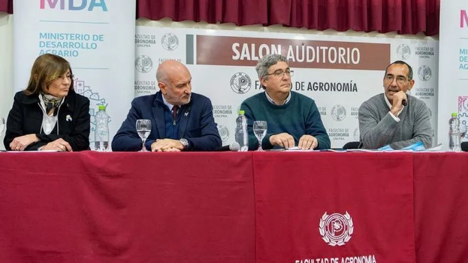 Para el ministro Javier Rodríguez, "no quedan dudas de la importancia del sector público"