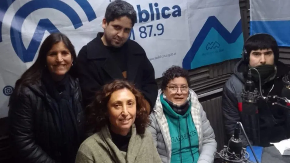 Parte del equipo de Salud Mental del Hospital Dr. Angel Pintos y algunos de los pacientes. 