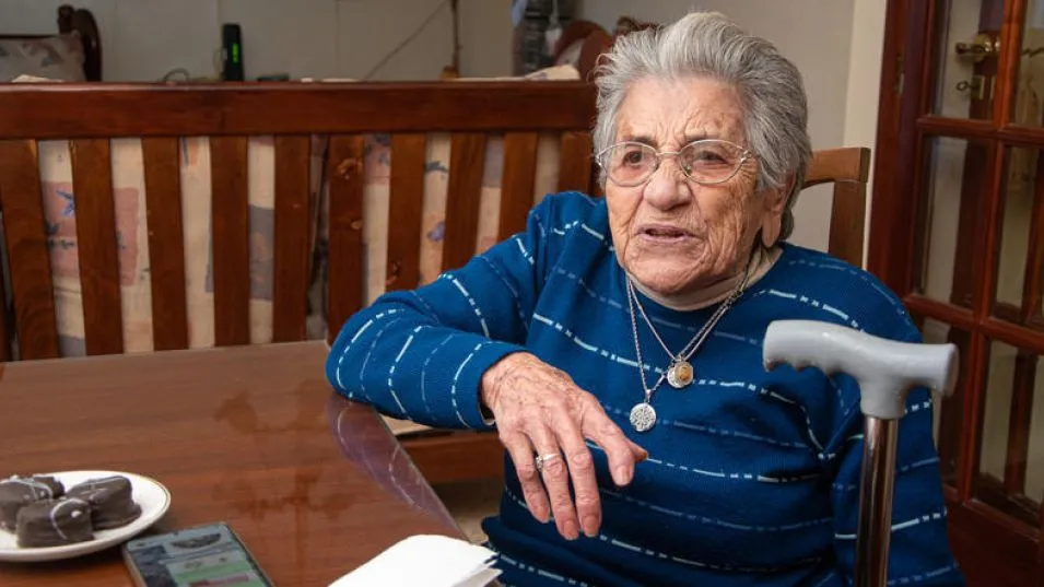 María Haydeé Selalle, la Negrita, explicando cómo era La vuelta del perro cuando ella era joven. NACHO CORREA