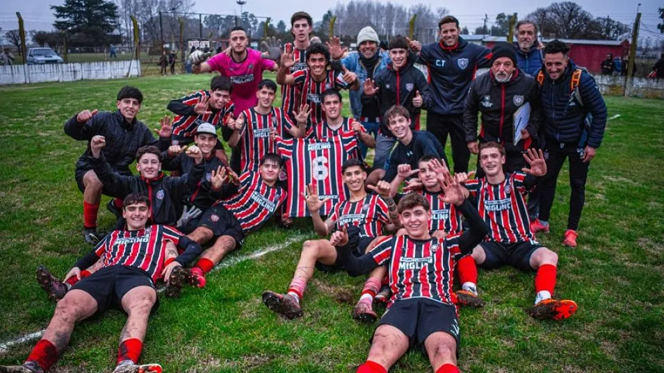 Chacarita Juniors le ganó a Sportivo Piazza por 5 a 1 y se clasificó a la final del Torneo Apertura de Reserva. NICOLÁS MURCIA