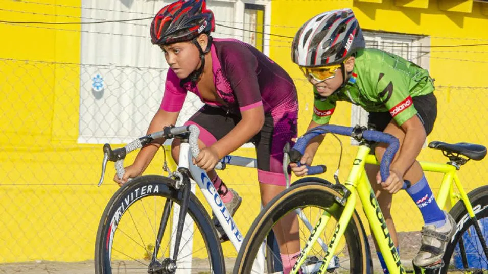 El Club Ciclista Azuleño organizará un nuevo festival el próximo 3 de agosto en el óvalo municipal. ARCHIVO