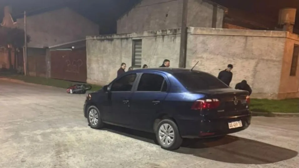 Al auto implicado en este choque lo conducía un joven que tiene 18 años de edad, informaron fuentes policiales. FOTO: EPDS AZUL/PBA