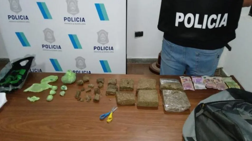 Más de dos kilos de marihuana llevaba la encausada en una mochila cuando policías la arrestaron en la calle hace ya más de dos años.  EPDS AZUL/PBA/ARCHIVO