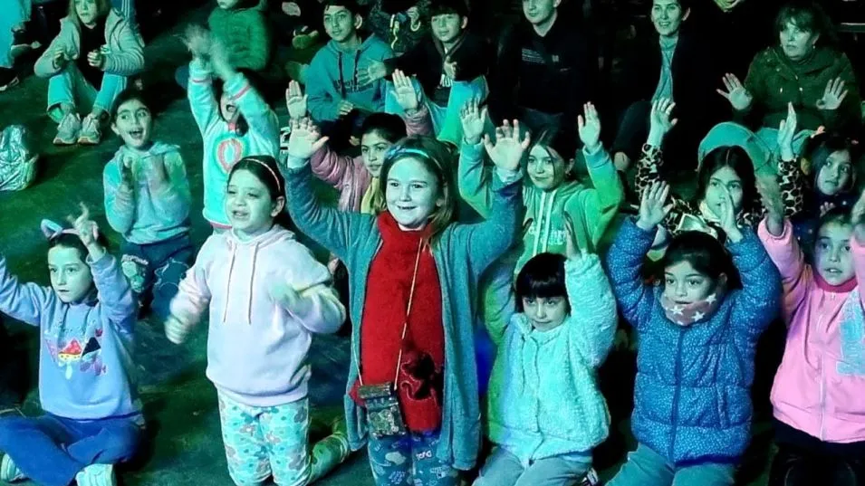 Con gran participación de la  comunidad, comenzó "Azul te Abriga"
