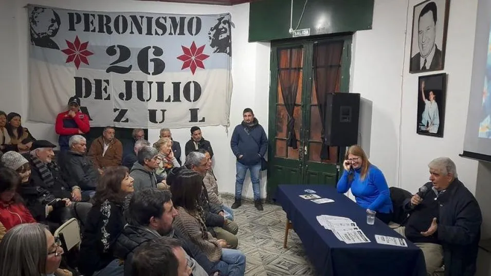 Julio Varela y la diputada provincial Laura Aloisi encabezaron el homenaje, el pasado sábado, en el Espacio Cultural Paisano Frías.  PRENSA PERONISMO 26 DE JULIO AZUL