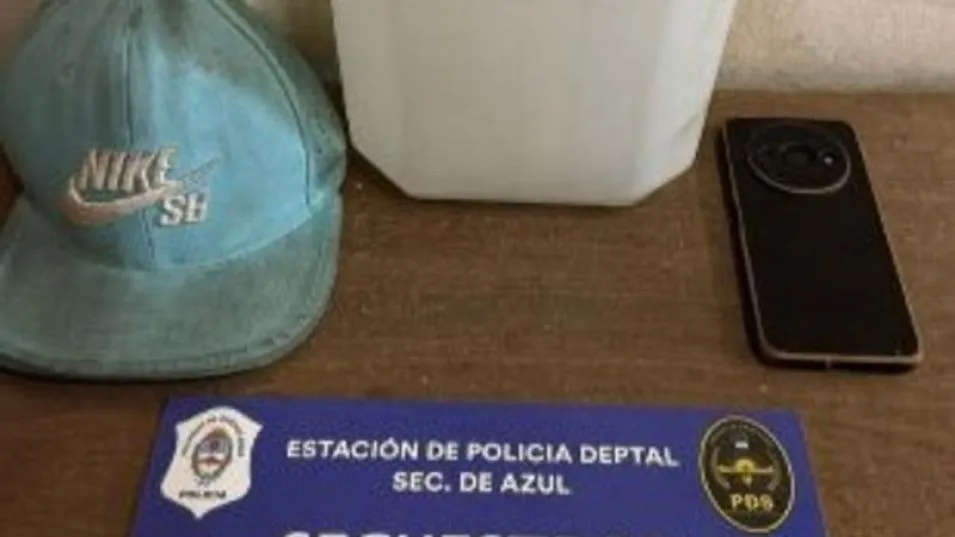 Los elementos que la Policía incautó durante las realizaciones de ambos allanamientos. EPDS AZUL/PBA