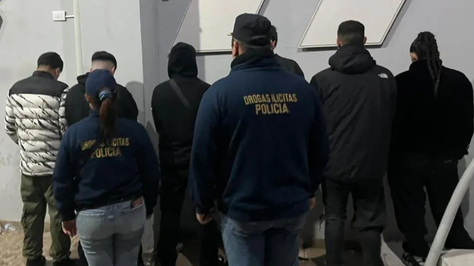 Las detenciones de los imputados se concretaron en las primeras horas de ayer domingo. FOTO: DROGAS ILÍCITAS AZUL/PBA