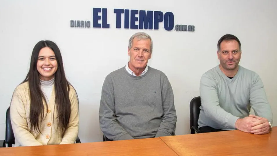 Azul Elicabide, Luis Housouripe y Ignacio Furiasse el día que visitaron la redacción de diario EL TIEMPO.    NACHO CORREA