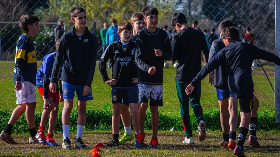Los chicos. La Sub 13 juegan hoy en Tres Arroyos. Compite en un certamen de tres zonas de cuatro equipos cada una. Foto: Nicolás Murcia.