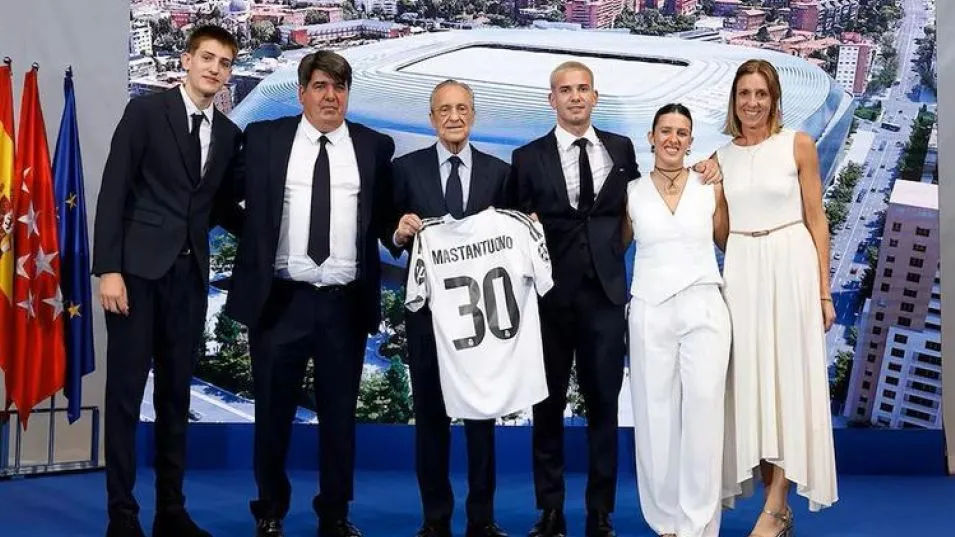 El azuleño Franco Mastantuono fue el protagonista de un cumpleaños único y soñado junto con el resto de su familia. 