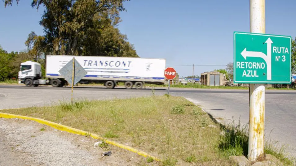 A la habitual circulación de camiones en Ruta 3, con la nueva normativa, se sumará la de bitrenes. ARCHIVO/NACHO CORREA