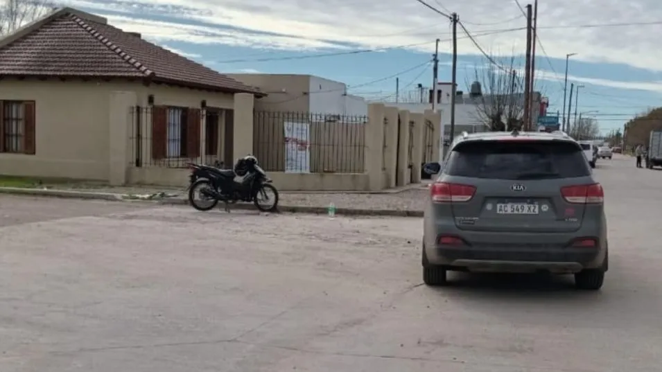 En horas del mediodía de hoy jueves un siniestro vial dejó como saldo un joven lesionado. FOTO: EPDS AZUL/PBA