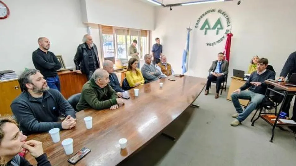 Las propuestas económicas fueron presentadas ayer por parte de dos empresas, durante el acto licitatorio realizado en la CEAL.  FOTO: CEAL