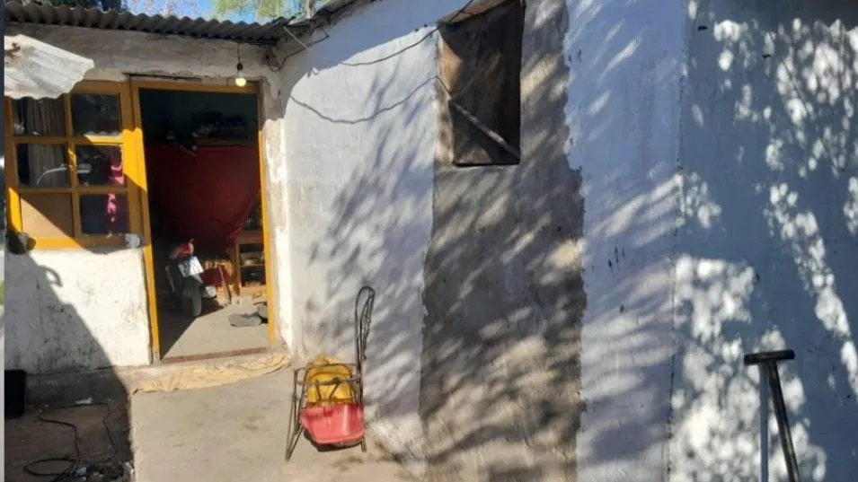 En una casa de Villa Piazza Sur hallaron muerto a un vecino. Al parecer, se suicidó. FOTO: EPDS AZUL/PBA