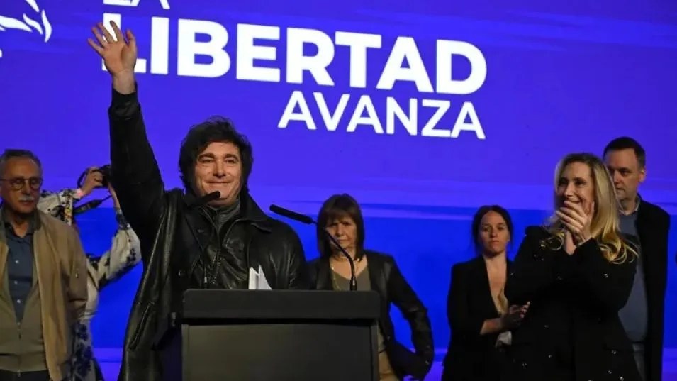 "Clara derrota": Javier Milei reconoció errores pero "no se retrocede ni un milímetro en la política del gobierno"