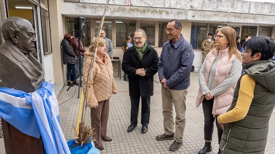 Se realizó el acto conmemorativo por el Día del Maestro