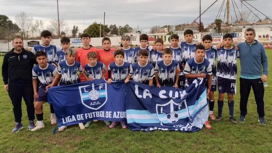 La selección Sub 13 de Azul que superó a Tres Arroyos por 1 a 0 y se mantiene en la segunda ubicación de la zona A de la región Buenos Aires Sur. GENTILEZA GUILLERMO DIVITTO
