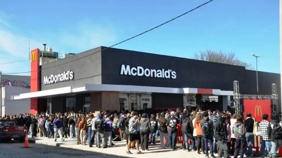 Inauguración de McDonald's en Tandil genera opiniones divididas y plantea la pregunta sobre Azul