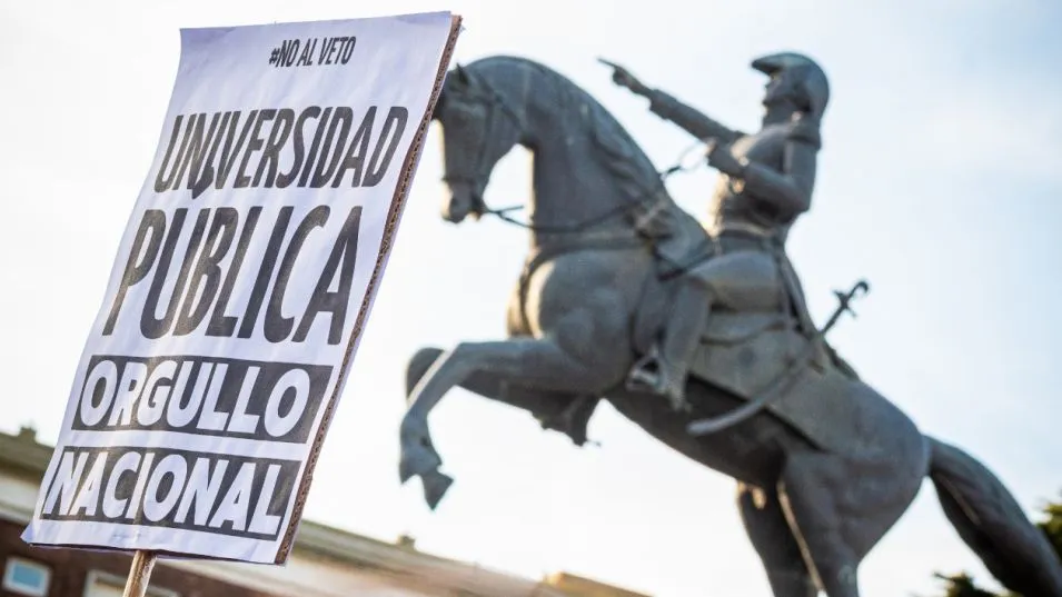 Azul se movilizó en la tercera Marcha Federal Universitaria