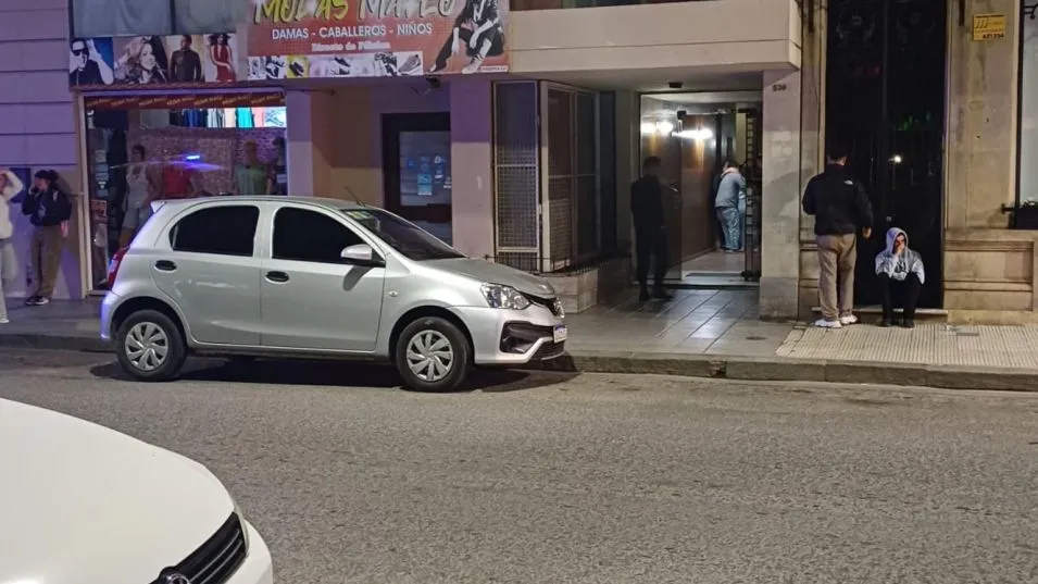 Un joven fue hallado sin vida en la noche de este miércoles, dentro de un departamento. FOTO: EPDS AZUL/PBA