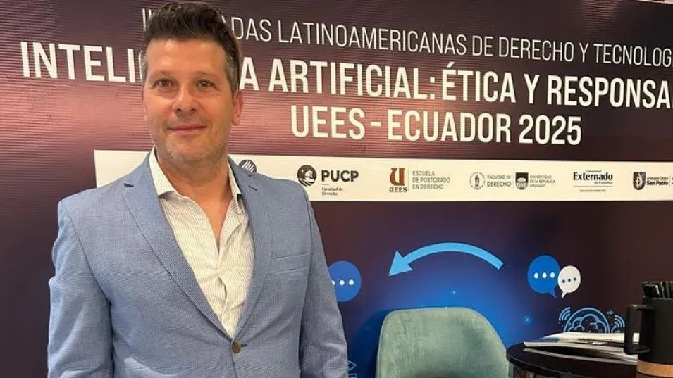 El juez Rodrigo Bionda durante las Segundas Jornadas Latinoamericanas de Derecho y Tecnología desarrolladas en Guayaquil, Ecuador.