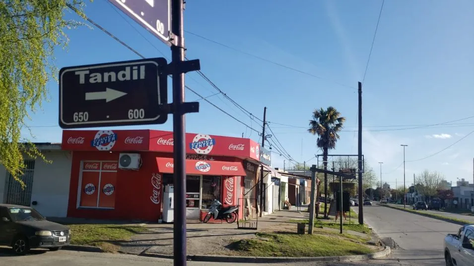 Un kiosco que está en 25 de Mayo y Tandil, comercio donde robaron nuevamente hoy jueves. FOTO: DIARIO EL TIEMPO