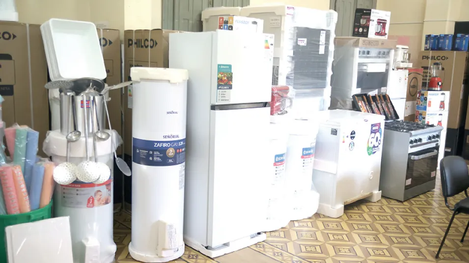 El equipamiento recepcionado ayer en el Consejo Escolar de Azul será distribuido durante octubre en establecimientos educativos que poseen servicio alimentario