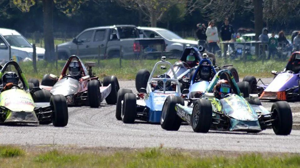 Las tres categorías del Centro se presentaron el pasado domingo en el circuito La Bota del Club Estudiantes, con un parque superior a las 40 unidades. Foto: gentileza Miguel Angel.