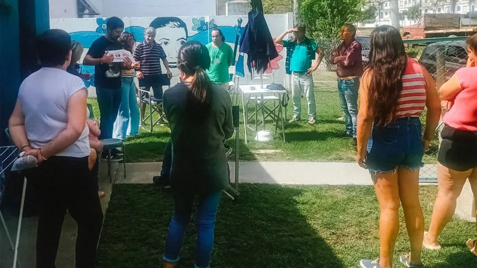 El sábado, en Villa Fidelidad el Peronismo 26 de Julio llevó a cabo una actividad de información sobre el sistema de votación con BUP, de cara a las elecciones del domingo 26.  PRENSA PERONISMO 26 DE 